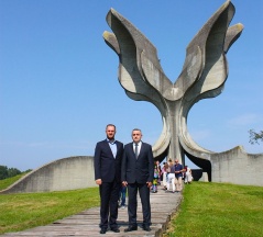 10. септембар 2016. Председник и заменик председника Одбора за дијаспору и Србе у региону у Јасеновцу